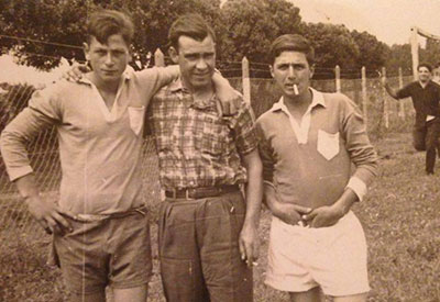 Foto de jugadores en un partido local