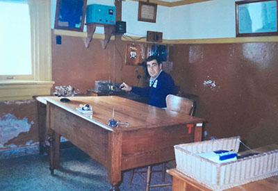 Auxiliar en la oficina de la estación