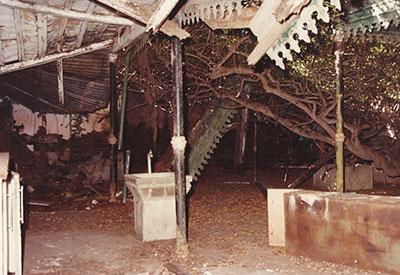 Adentro del hotel pre-demolición